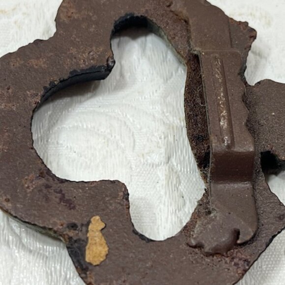 VTG Cast Iron Hanging Skeleton Key Wall Accent Decor Rustic 4.5"x2.5" - Picture 7 of 12